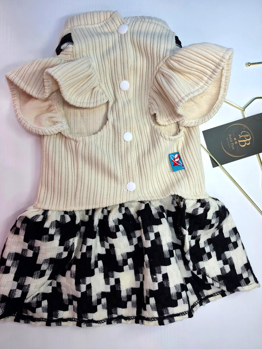 Vestido Tweed Blanco y Negro con Moño de Perla