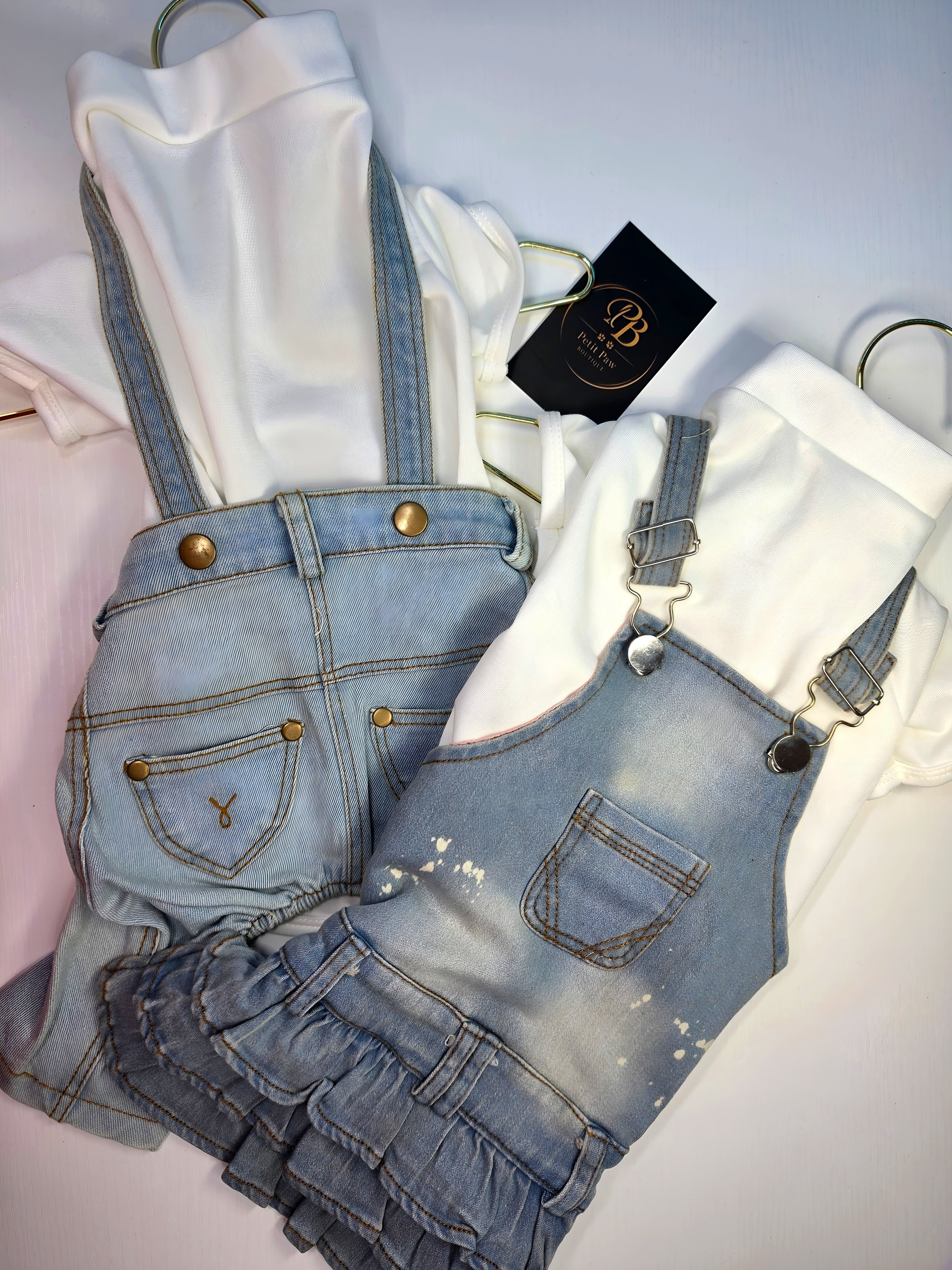 Overol de Denim con Volantes y Body Blanco