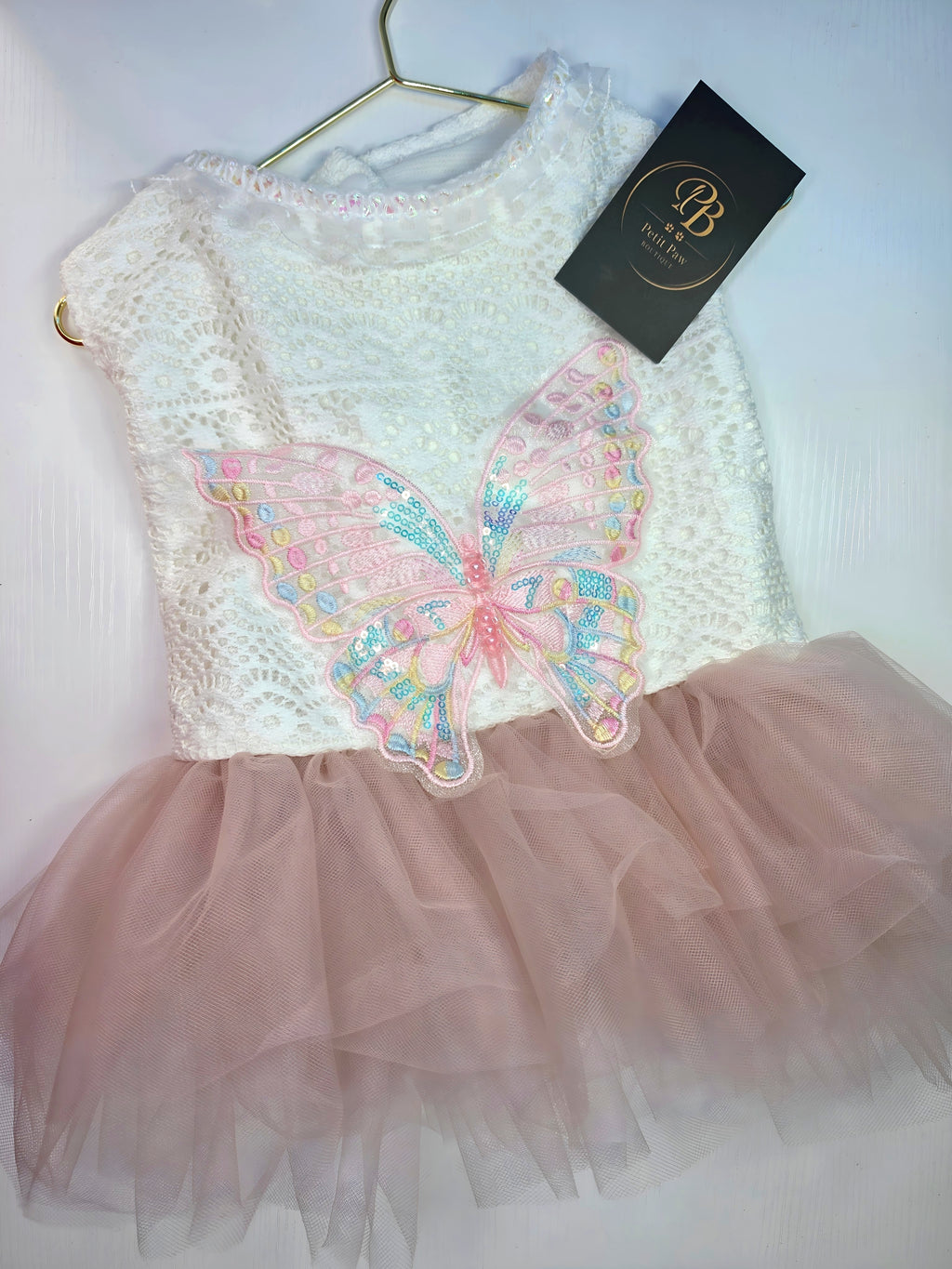 Vestido de Encaje con Mariposa Iridiscente y Tutú