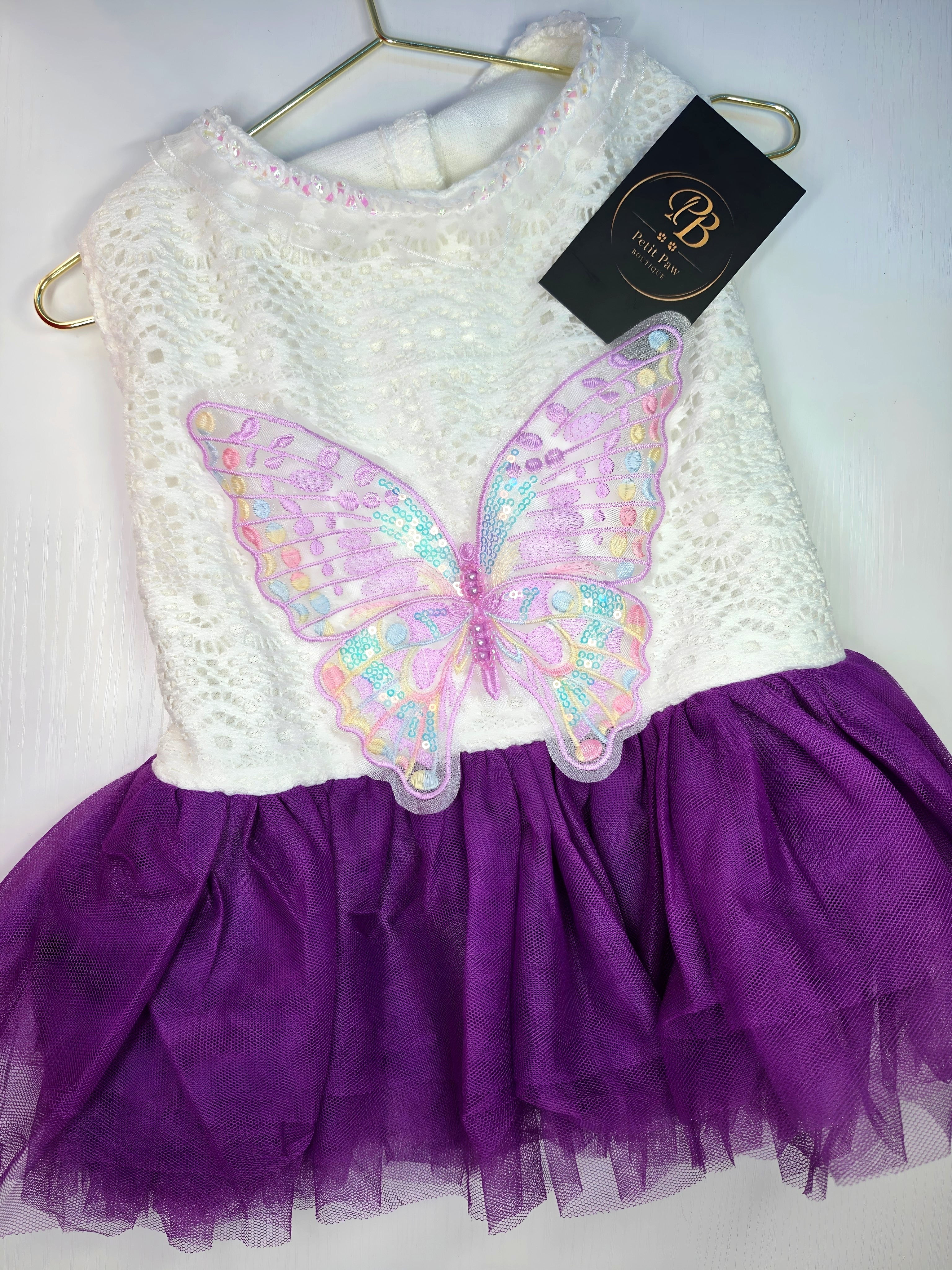 Vestido de Encaje con Mariposa Iridiscente y Tutú