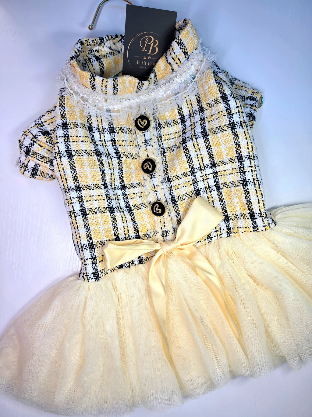 Vestido Tweed Dorado con Botones de Corazón y Tutú Champagne